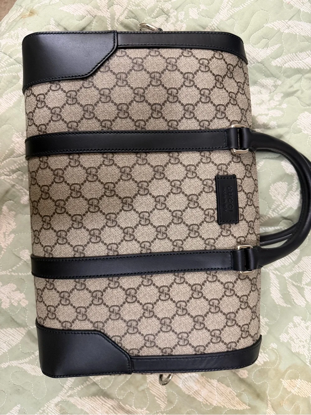 Authentic Gently used Gucci office bag in excellent condition.
